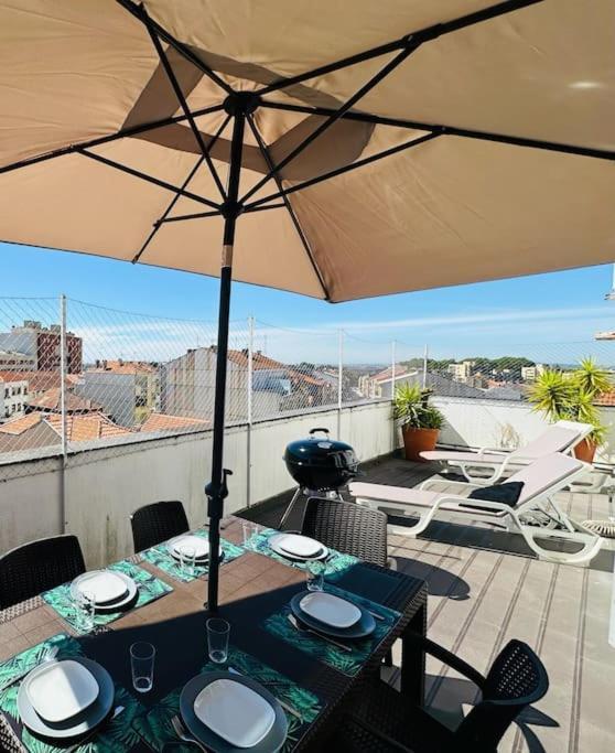 Renovado Com Ac, 2 Wc Completos, Terraco E Garagem Apartment Порто Екстериор снимка