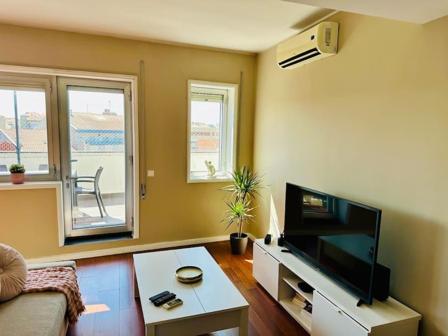 Renovado Com Ac, 2 Wc Completos, Terraco E Garagem Apartment Порто Екстериор снимка