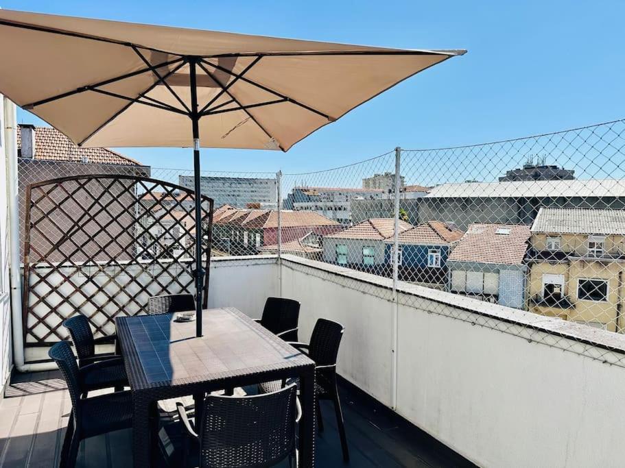 Renovado Com Ac, 2 Wc Completos, Terraco E Garagem Apartment Порто Екстериор снимка