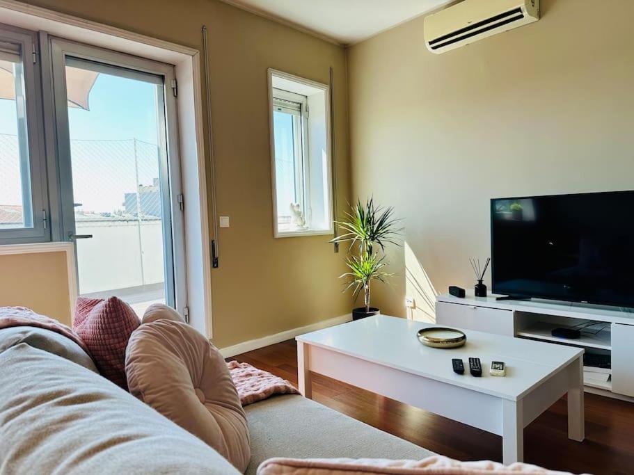 Renovado Com Ac, 2 Wc Completos, Terraco E Garagem Apartment Порто Екстериор снимка
